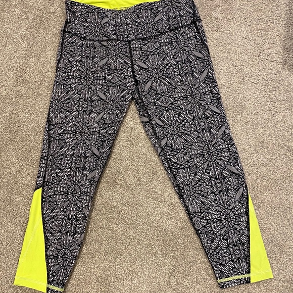 Victoria’s Secret Sport crop - Picture 2 of 4